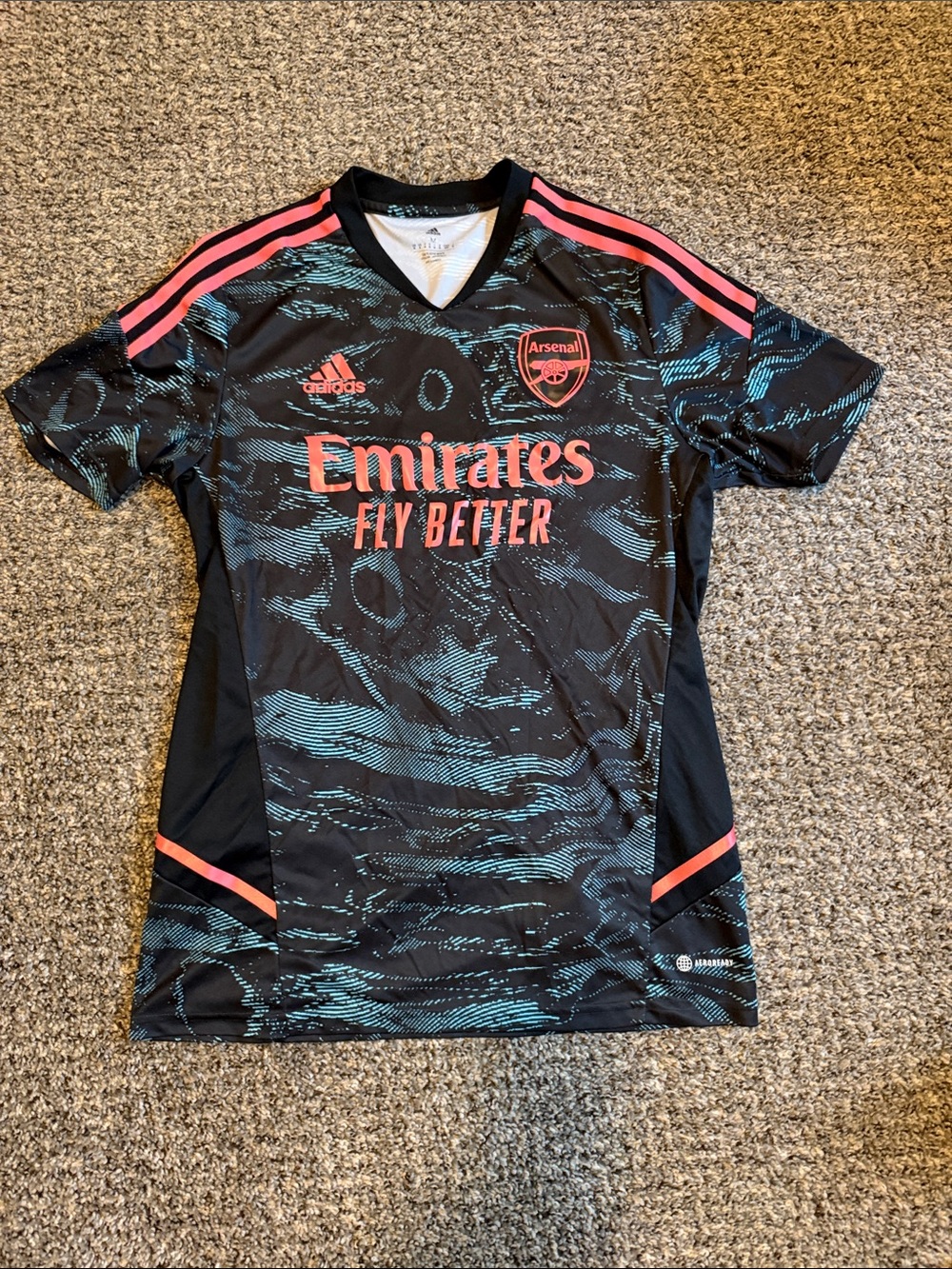 Arsenal Training Kit - Picture 1 of 3